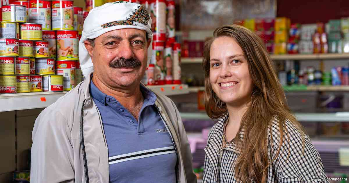 Vijf maanden na zijn eerste taalles runt Basel (50) een supermarkt vol Syrische producten