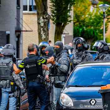 Zwaarbewapende agenten in Enschede vanwege conflict met vuurwapen