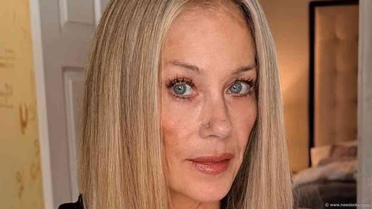 Christina Applegate (54) geeft teken van leven na maandenlange ziekenhuisopname: ’Hou van jullie allemaal’
