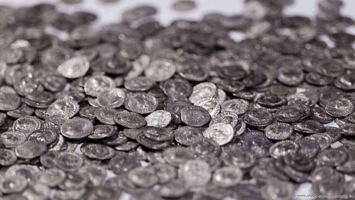 1.900 Jahre alter Münzschatz auf einem Acker im Rheinland entdeckt