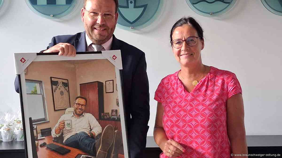 Graslebens Samtgemeindebürgermeister Gero Janze erhält besonderes Abschiedsgeschenk