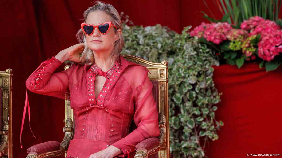Belgische prinses Delphine ’van streek’ door claims dat ze haar kunst via de Aldi verkoopt: ’Feitelijk onjuist’