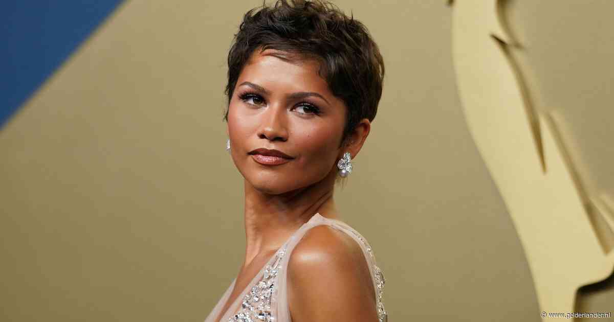 Zendaya verscheen op de loper in een stijlvolle ode aan vrouwelijkheid