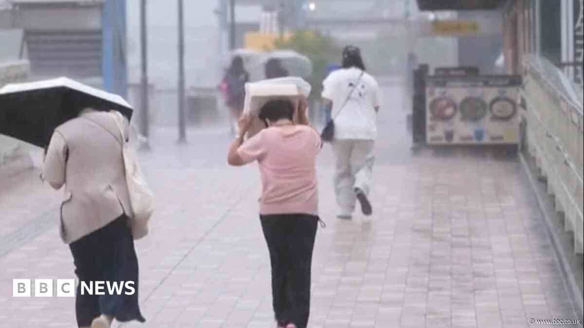 Typhoon Dujuan tracking close to Tokyo triggers rare evacuation alert