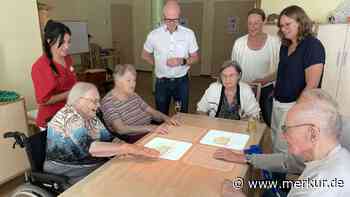 102-Jährige spielt Fußball: Tovertafel zieht ins Gernlindener Seniorenheim ein
