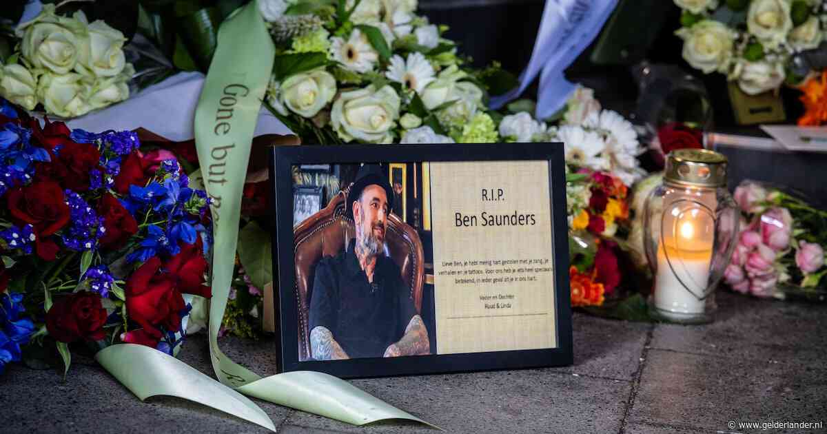 Familie ‘na lang en intensief overleg’ niet aanwezig bij uitvaart van Ben Saunders