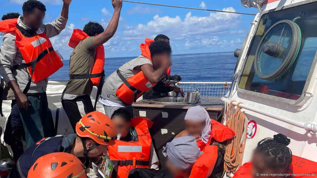 SEA-EYE 5 rettet 24 Menschen aus Seenot