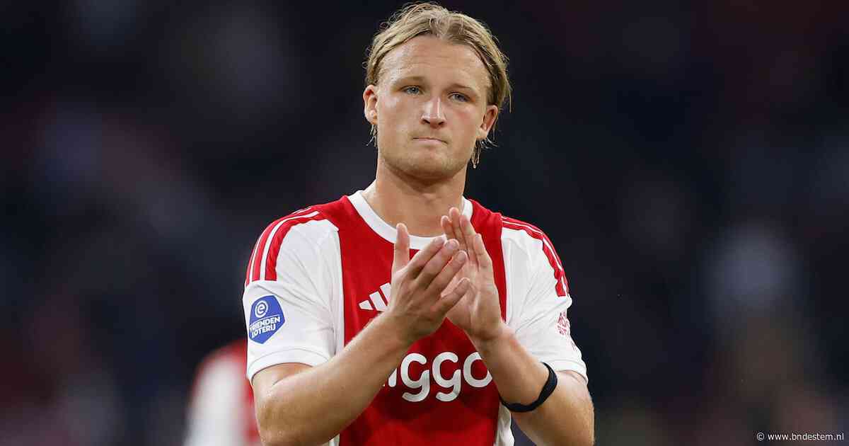 Tegenvaller voor Ajax: Kasper Dolberg loopt blessure op bij Denemarken en ligt er voor ‘langere tijd’ uit