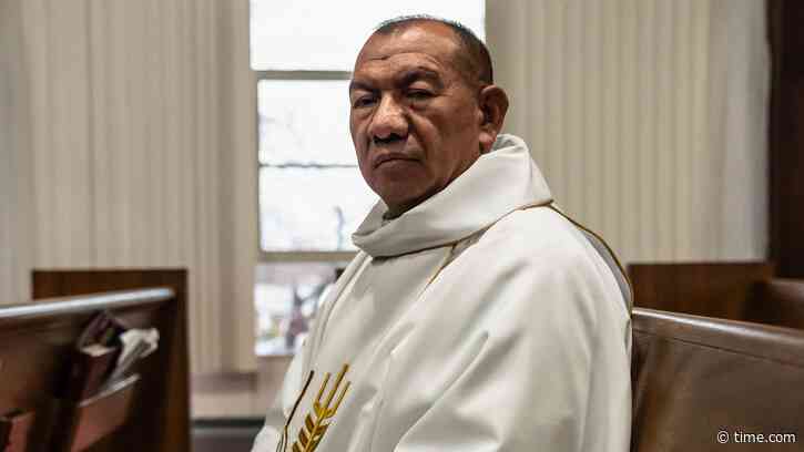 Priest prepares to care for 31 children if ICE detains their parents