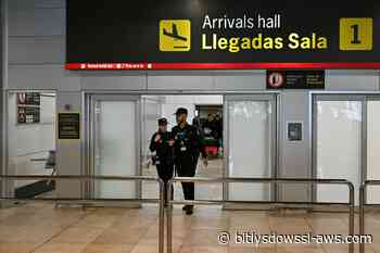 Detienen en el aeropuerto de Madrid a exfuncionario venezolano con 50 kilos de cocaína