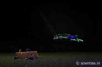 Deze piepkleine drone voelt met kunstmatige snorharen zijn weg door het donker