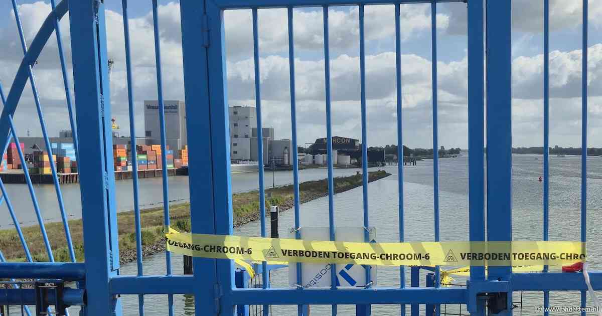 Waarom hangt er een geel lint met doodshoofd bij de Merwedebrug? Rijkswaterstaat legt het uit