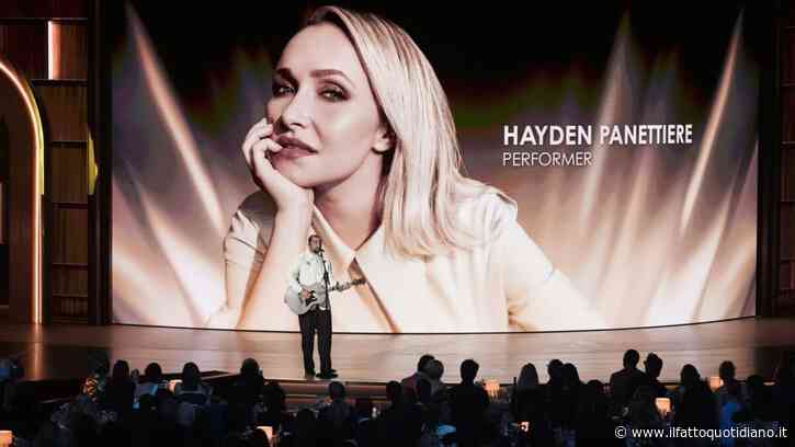 Amici e familiari salutano Hayden Panettiere in una cerimonia commemorativa a Malibù: 150 invitati, ma la madre e il fidanzato erano assenti