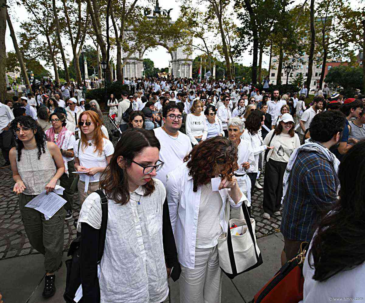Yom Kippur vigil in Brooklyn see hundreds mourn lives lost in Israel-Hamas war in Gaza