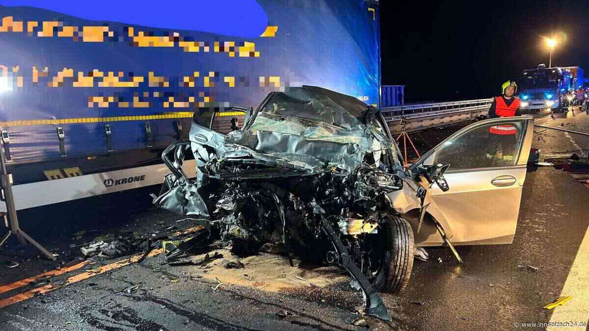 Gegen Lkw geprallt: Autofahrer stirbt bei Unfall auf der Inntalautobahn in Tirol