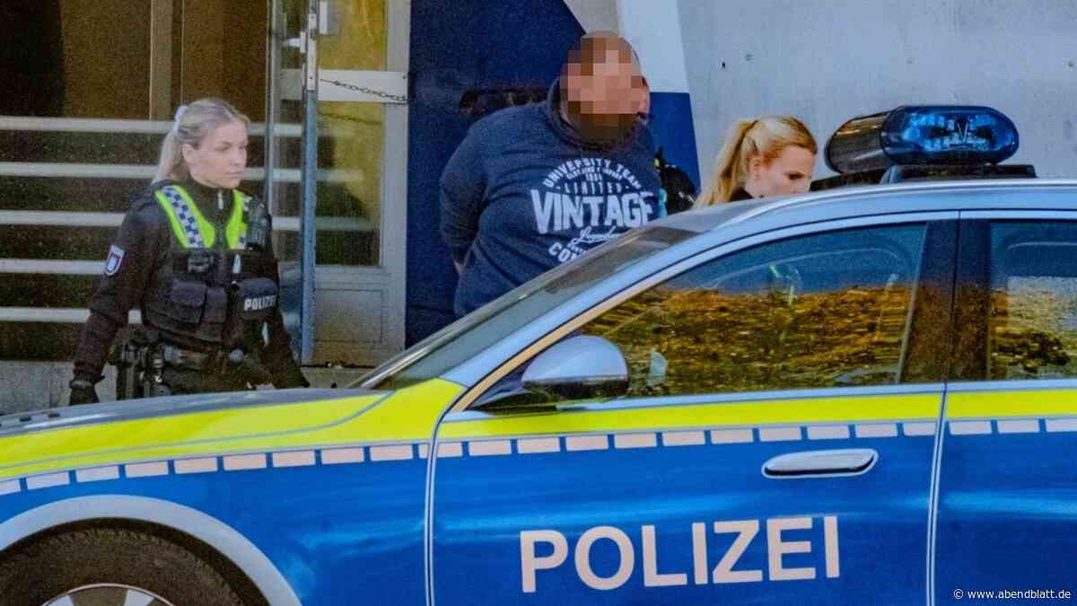 Schüsse in Hamburg: Täter schießen aus Smarts auf zwei Männer im VW-Polo