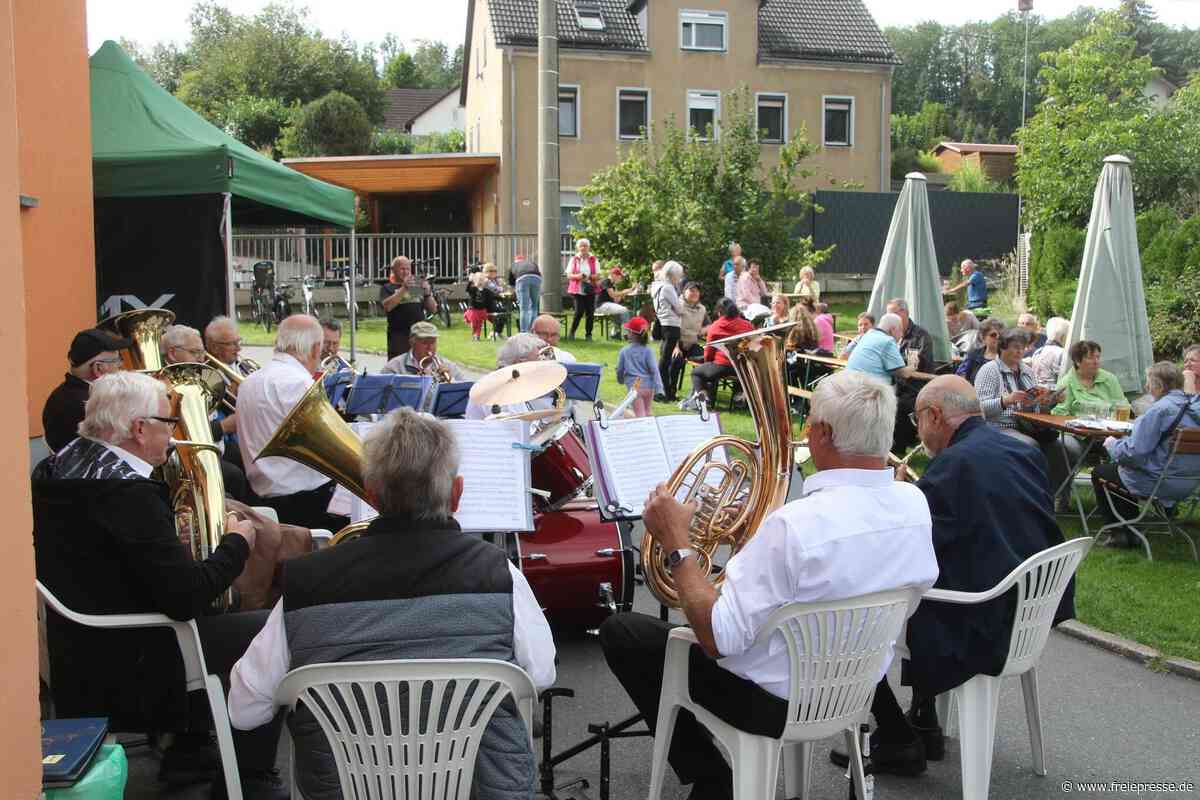 Handwerk, Handarbeiten und eine große Tombola an der Höllmühle in Leubsdorf