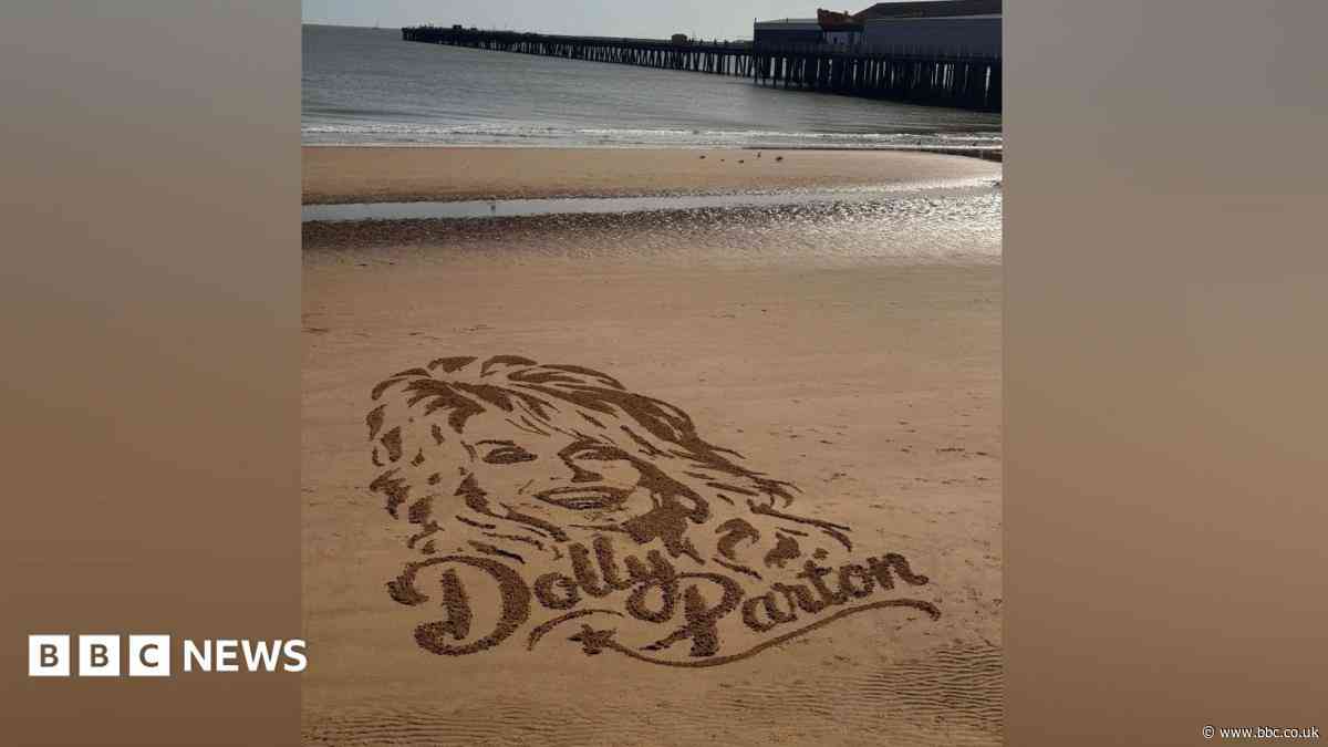 Artist returns to beach to create sand portraits