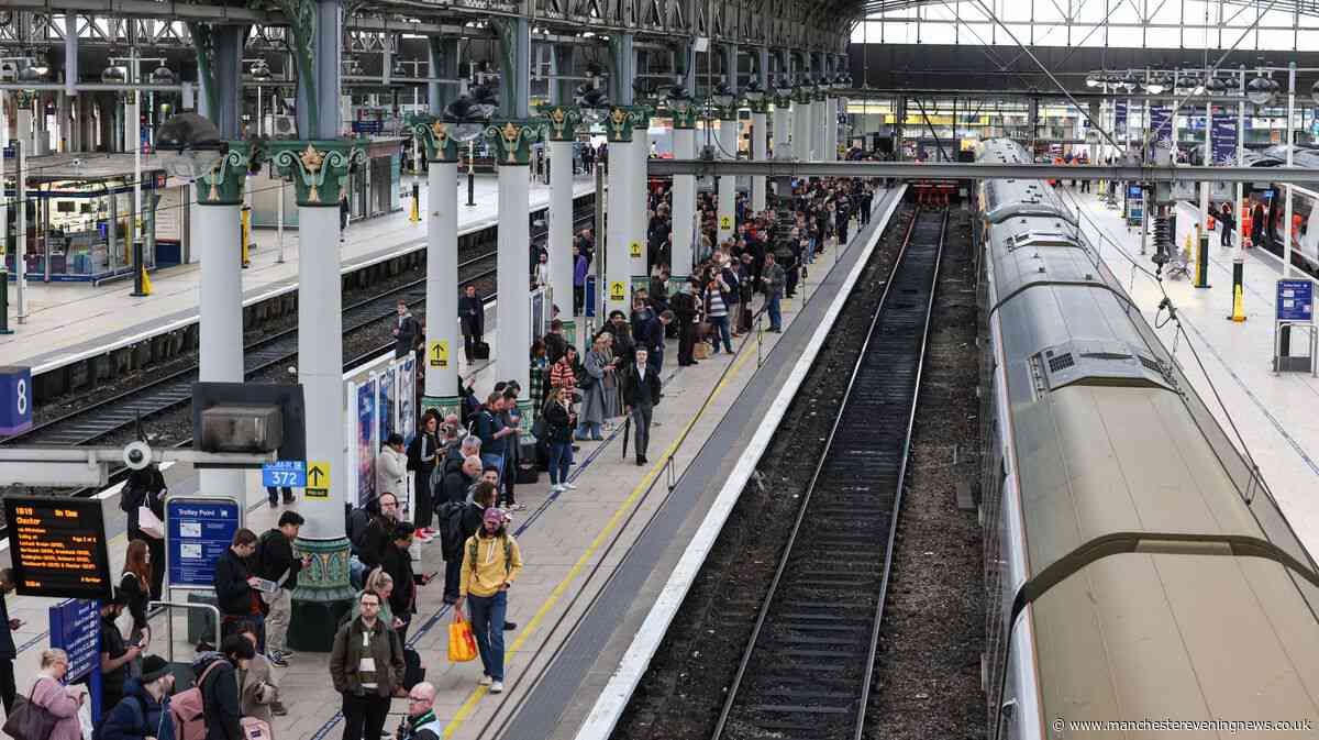 Investigation into why power went out affecting 5,000 people on Manchester trains