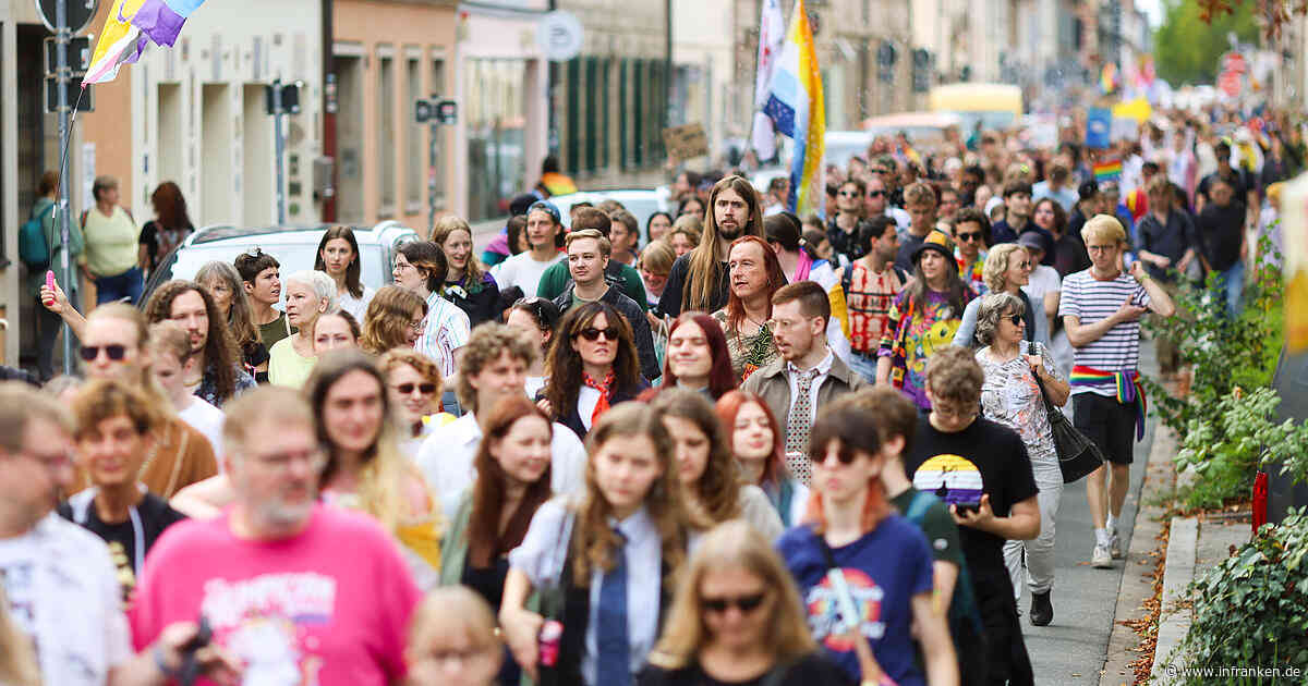 Staatsschutz ermittelt nach Spuck-Attacke beim CSD in Erlangen