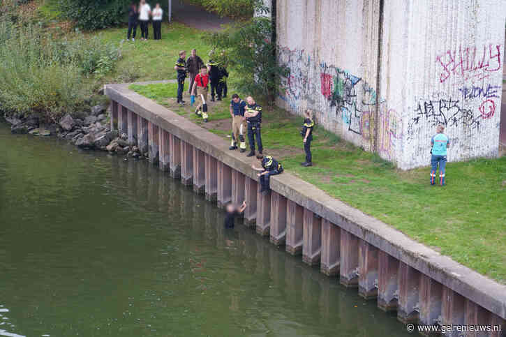 Man springt van brug en wordt na reddingsactie aangehouden