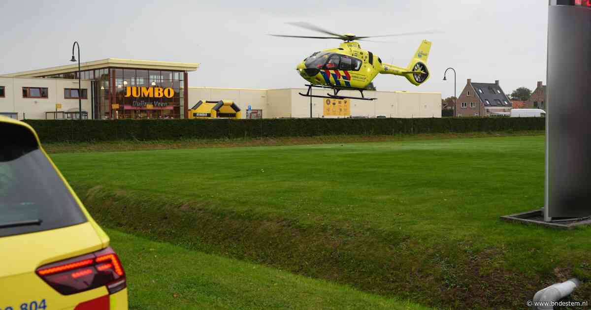 Kind raakt zwaargewond bij aanrijding met auto op bedrijfsterrein in Veen, met traumahelikopter naar ziekenhuis