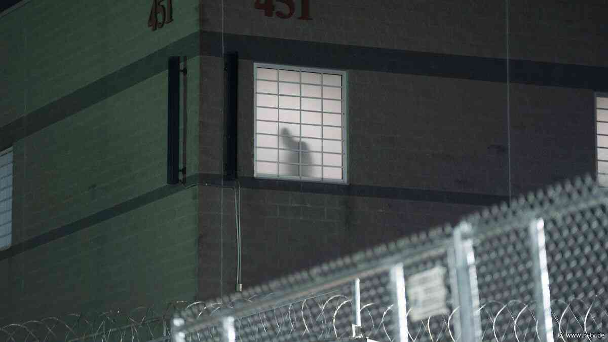 Menschen mit Abschiebebescheid: ICE vertuscht Aufenthaltsort von Tausenden inhaftierten Migranten