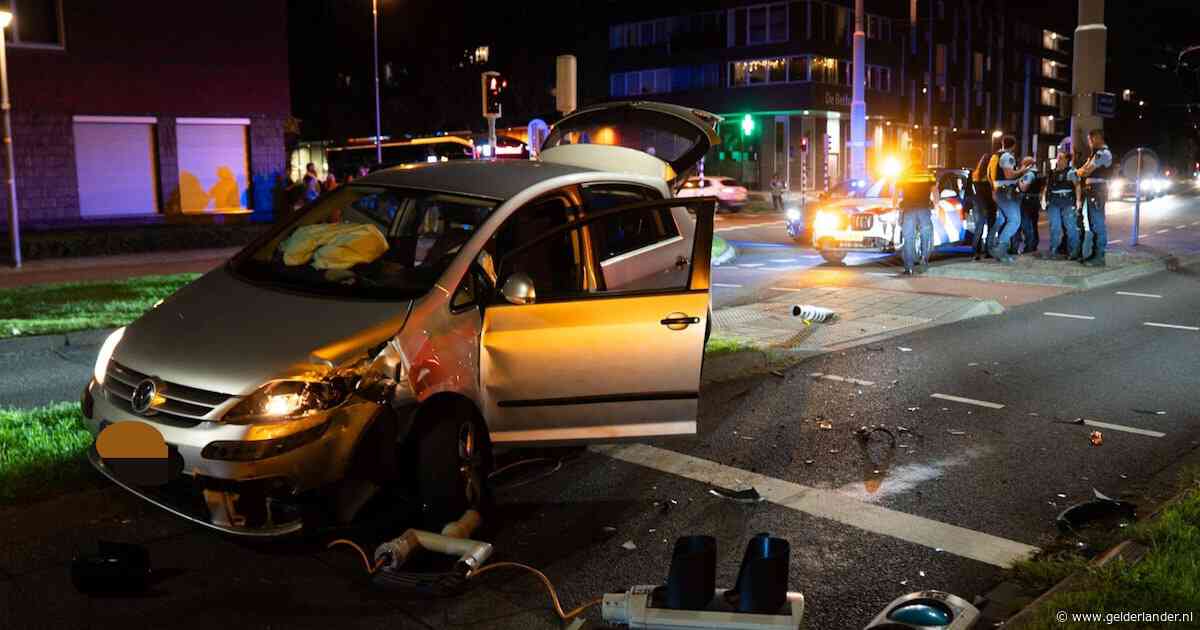 Achtervolging in Arnhem eindigt in crash, bestuurder aangehouden