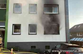 FW-E: Ausgedehnter Zimmerbrand in einem Mehrfamilienhaus - zwei Personen retten sich auf einen Balkon