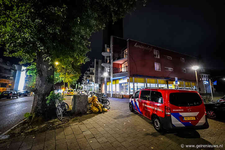 Bewoner blust zelf brand tegen gevel appartementencomplex
