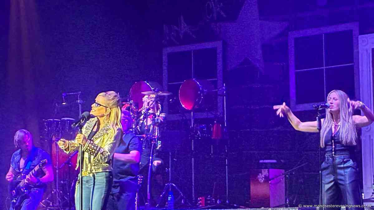 'Queen of the huns' Anastacia lights up the Apollo in all her gold-studded glory