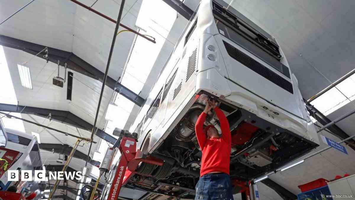 Hundreds return at bus firm as pay deal ends strike