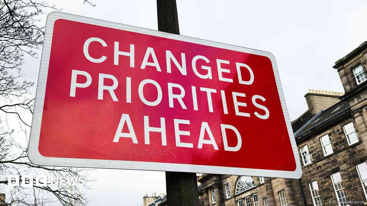 Council leaders wary of radical plan to redraw Scotland's local government map