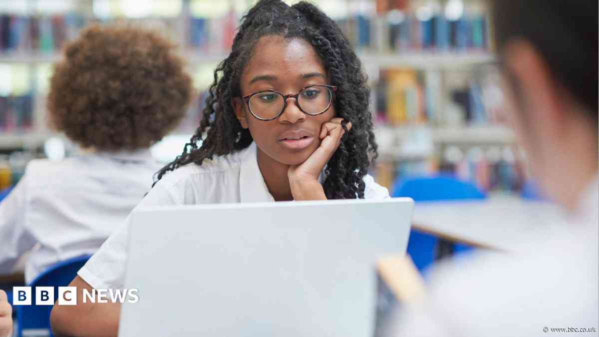 Schools not ready for AI and 'crying out' for government guidance, report warns