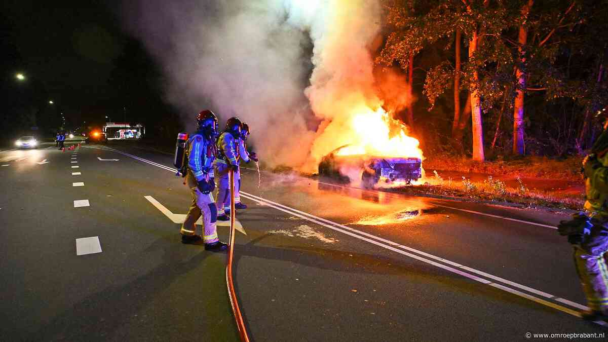 Auto volledig uitgebrand, bestuurder had auto geleend