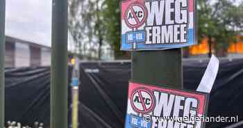 Stickers tegen asielopvang brengen man bij de rechter: ‘Ik vind het erg ver gaan’