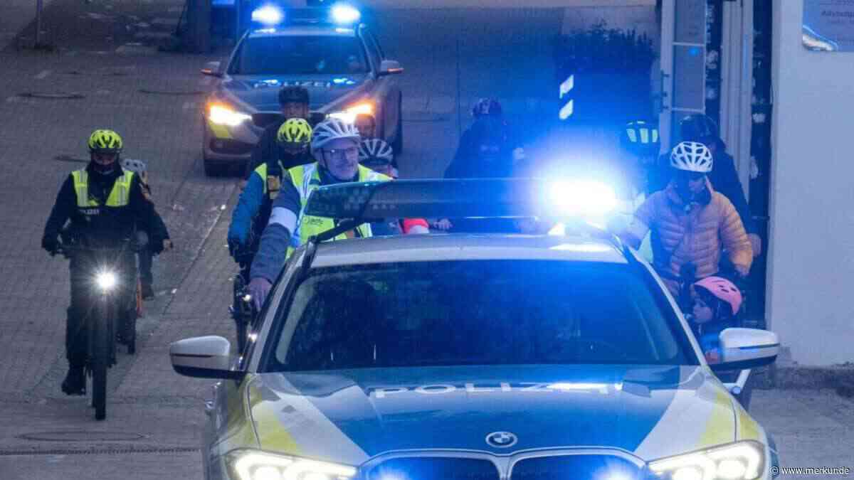 Trotz Polizeieskorte: Kaum Mitfahrer bei besonderer Fahrrad-Aktion für Schüler – „Eltern fahren lieber mit dem Auto“