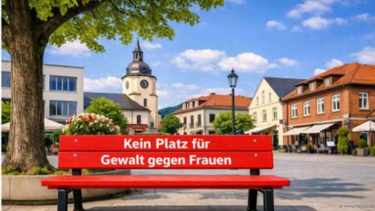 Rotes Symbol gegen Gewalt an Frauen: Acht Bänke werden aufgestellt – mit QR-Code zum Hilfetelefon