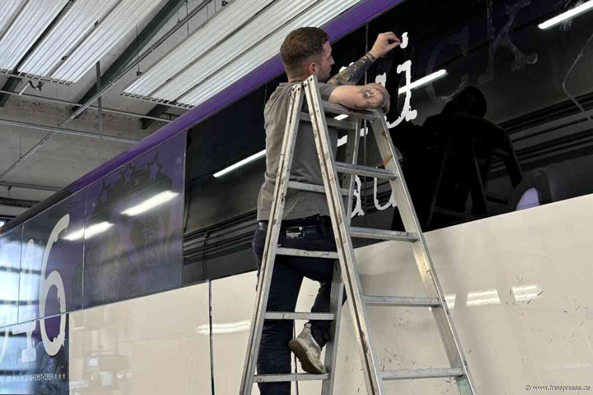 Erzgebirge Aue: Mannschaftsbus nach Graffiti-Attacke neu foliert – „Eine Augenweide“