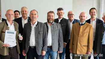 Aiwanger beglückwünscht neue Büchsenmacherinnung in Garching