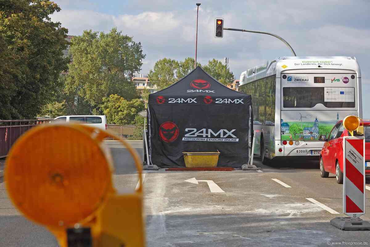Deshalb stehen Zelte auf der Glück-Auf-Brücke in Zwickau