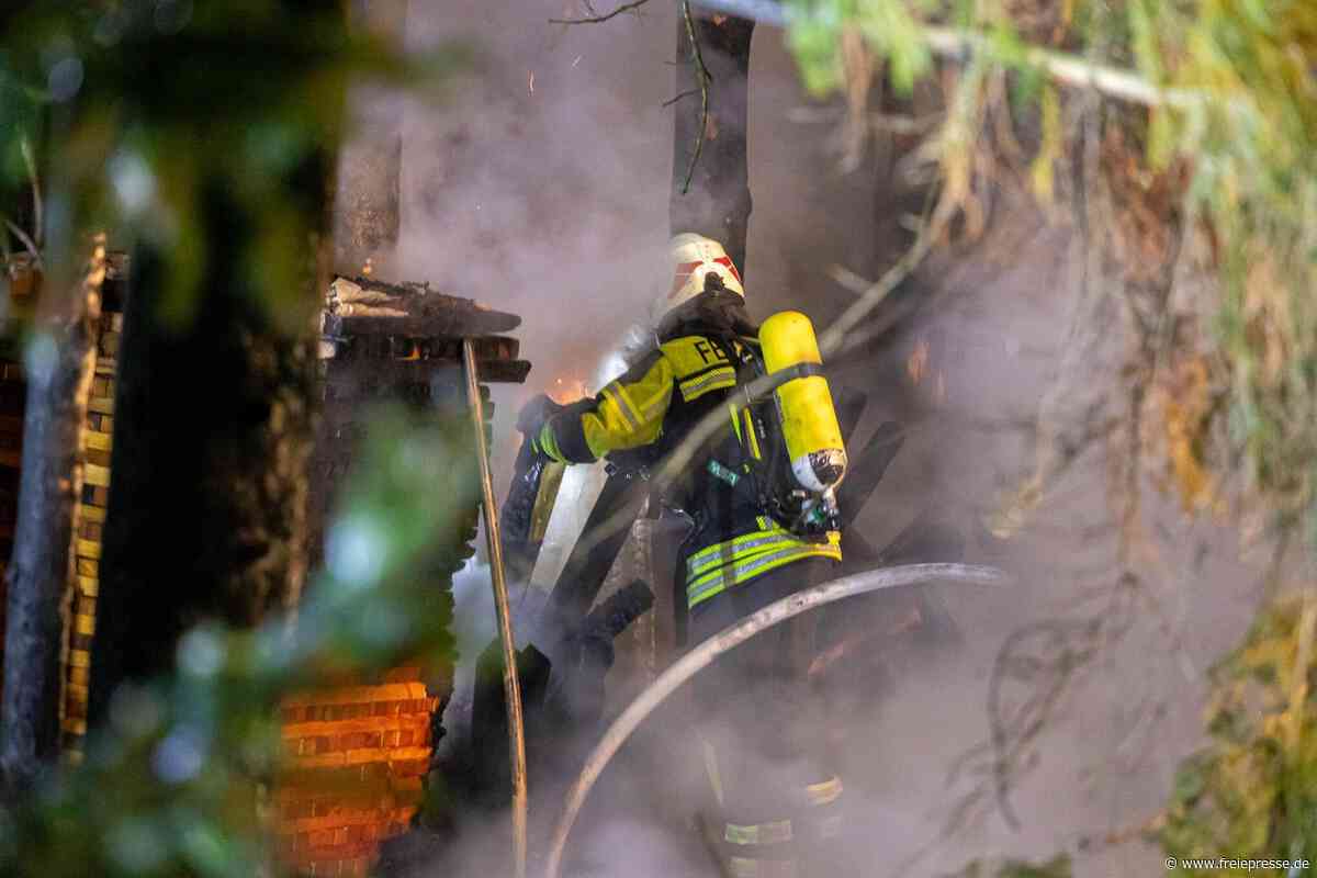 Oelsnitz: Feuerwehr erreicht während Löscheinsatz ein zweiter Notruf