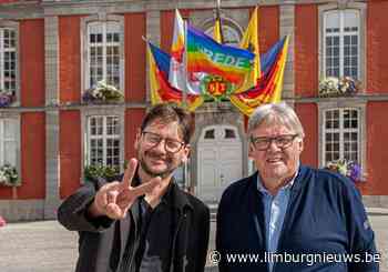 In Limburg: Vredesvlag wappert aan het stadhuis van Sint Truiden