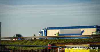 Verkeer moet over de vluchtstrook na  groot ongeluk op A12