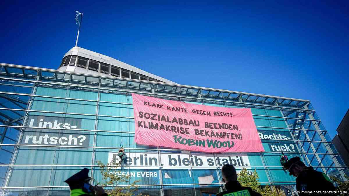 Kletter-Protest von Aktivisten an CDU-Zentrale in Berlin