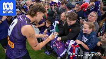 Fans throng to Dockers HQ for last home training before grand final