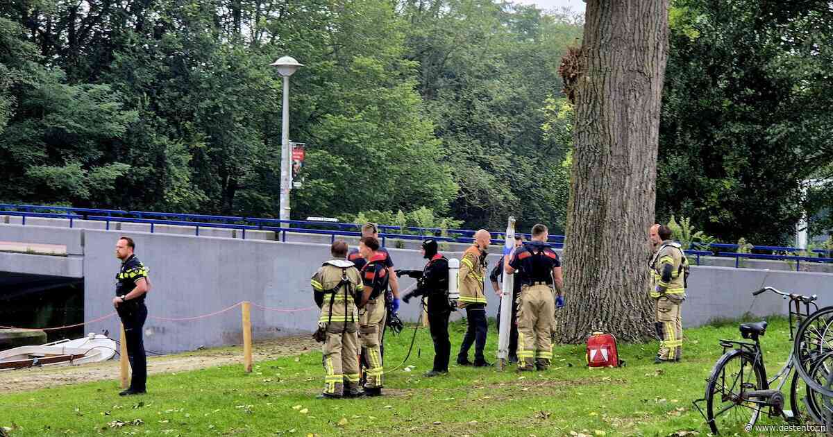 Overleden persoon aangetroffen in water bij Postjeskade in Amsterdam