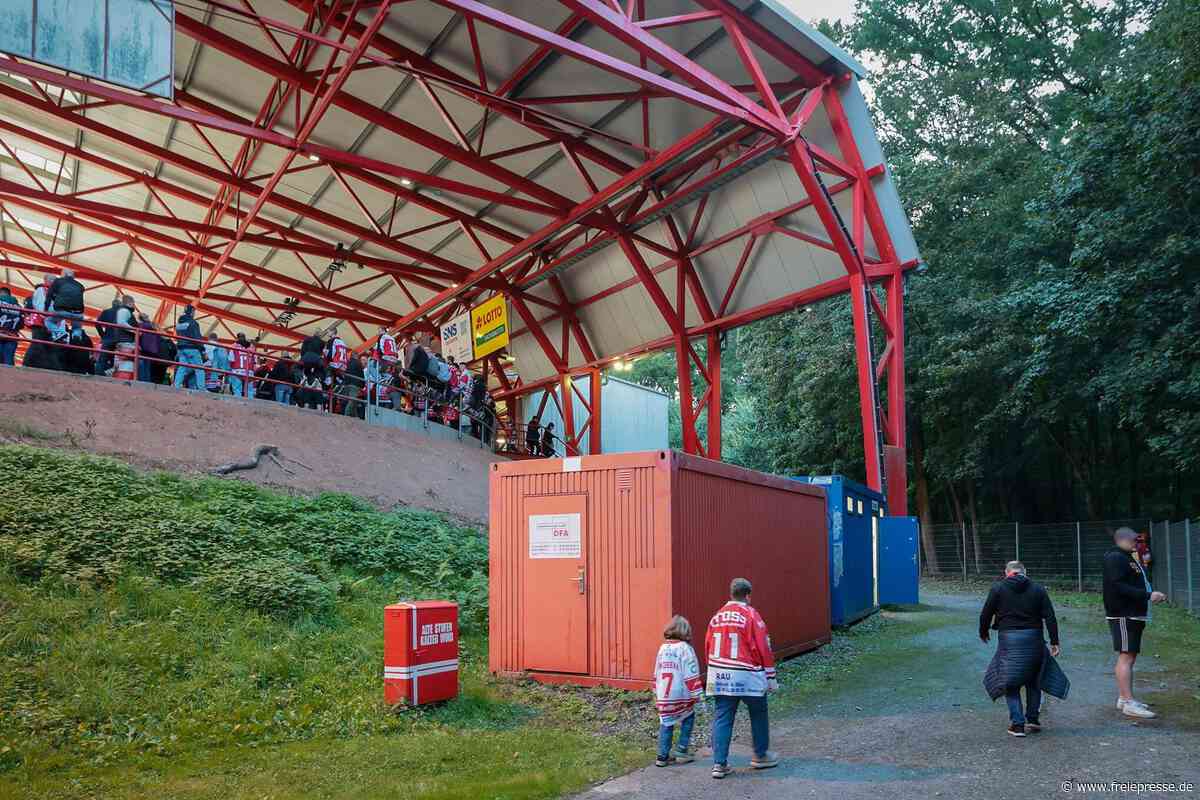 Die Eispiraten Crimmitschau und die Not mit der Notdurft: So wird das Toilettenproblem bei Derbys gelöst