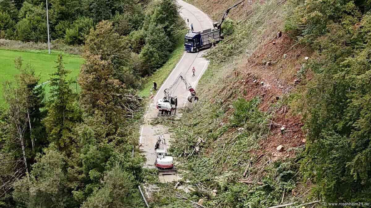 „Wie ausgestorben!“ – Wie kommen Lehrer und Erzieher nun in das abgeschnittene Dorf in Oberbayern?