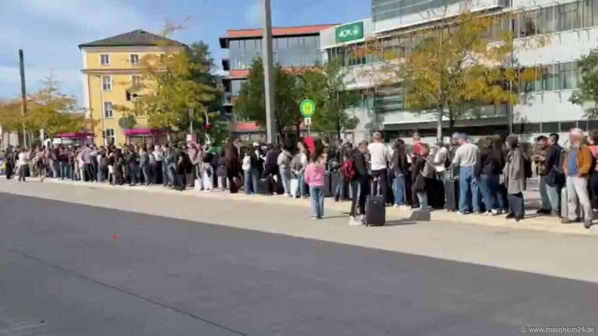 „Befürchte das Schlimmste für 2027“: 400 Reisende nach Chaos-Fahrt in Rosenheim gestrandet